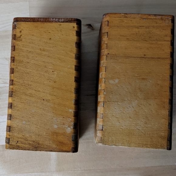 Vintage Wooden Salt and Pepper Shakers 5" - Picture 11 of 11